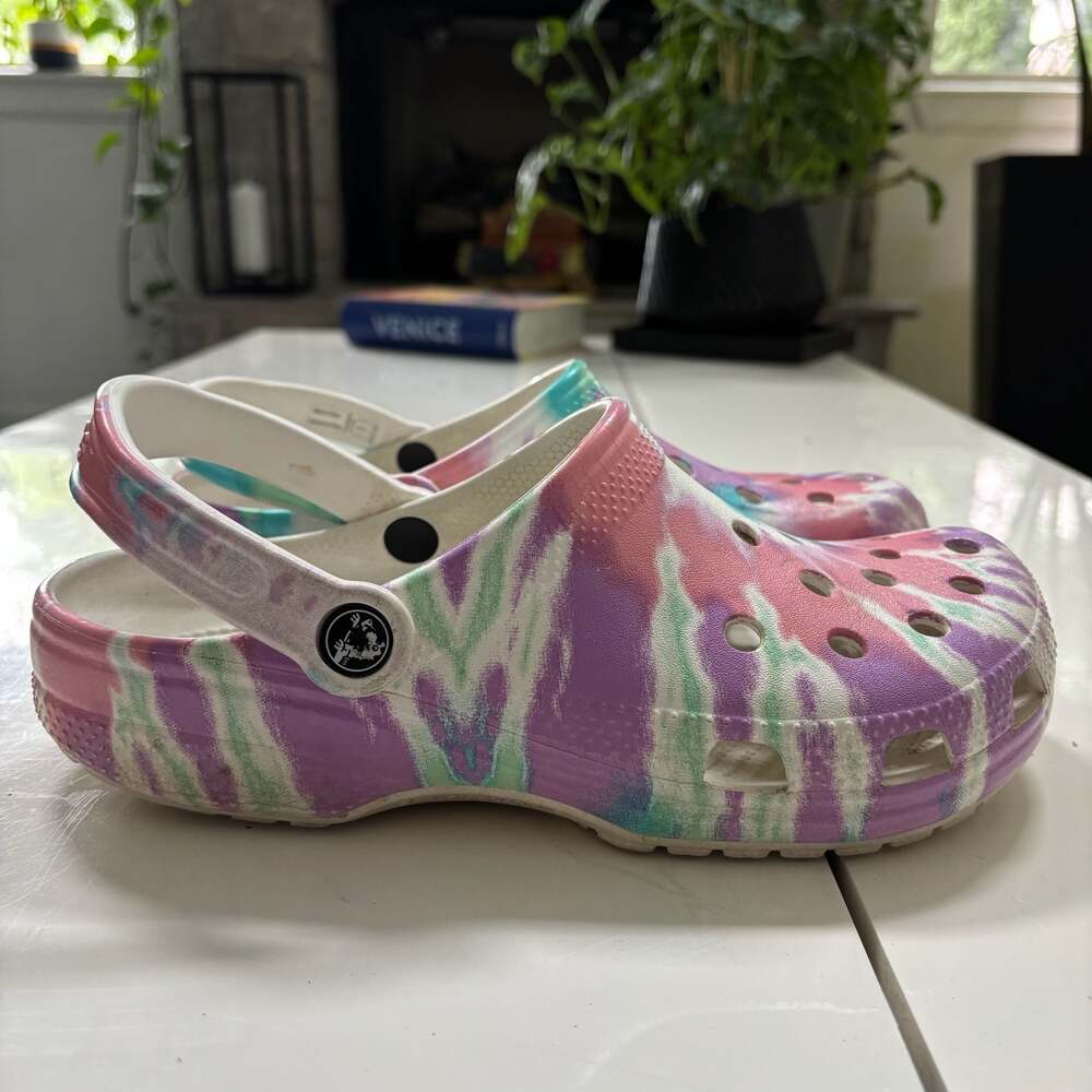 Crocs Classic Tie-Dye Graphic Clogs M7/W9